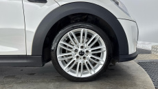 MINI Hatchback 1.5 Cooper Exclusive 3dr Auto Petrol Hatchback